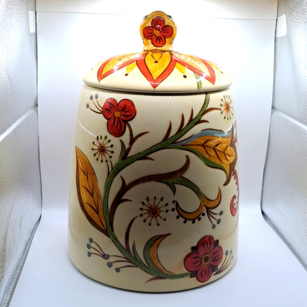 Carynthum cookie jar